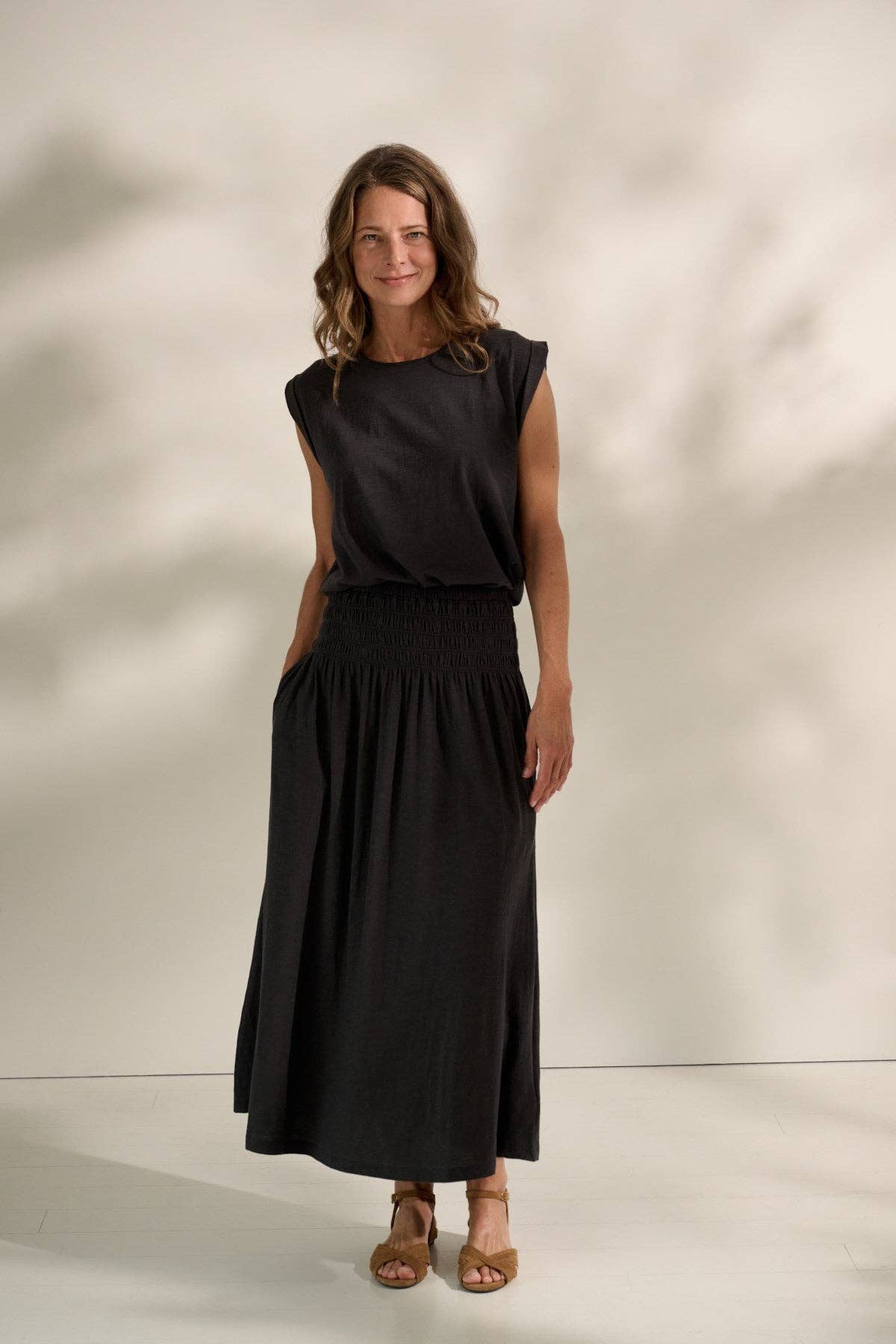 T-Shirt ärmellos dunkelgrau Bio Baumwolle moshimoshimind mit langem Rock