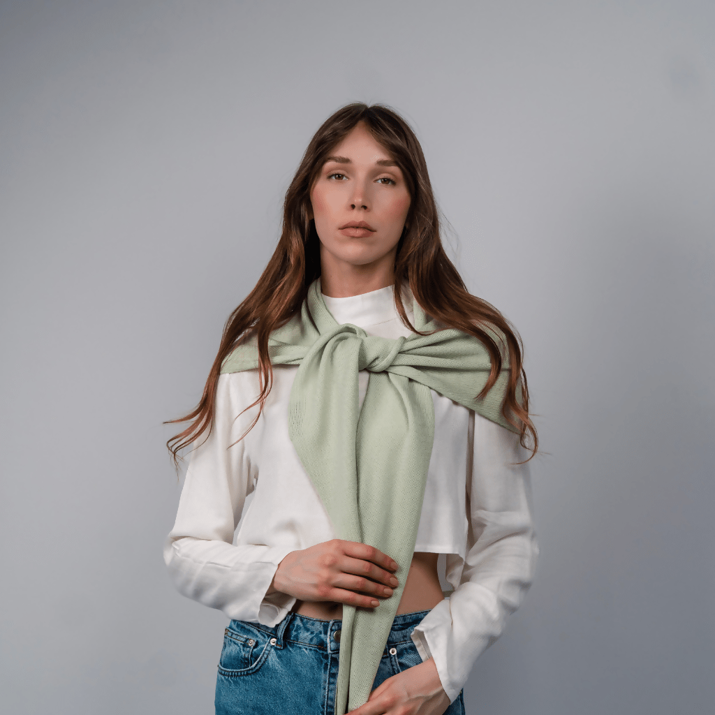 Dreieckstuch TRIANGLE LARGE Pale Green - handgefertigt in Berlin | Freiberg FREIBERG Knitwear Design- simply love it.