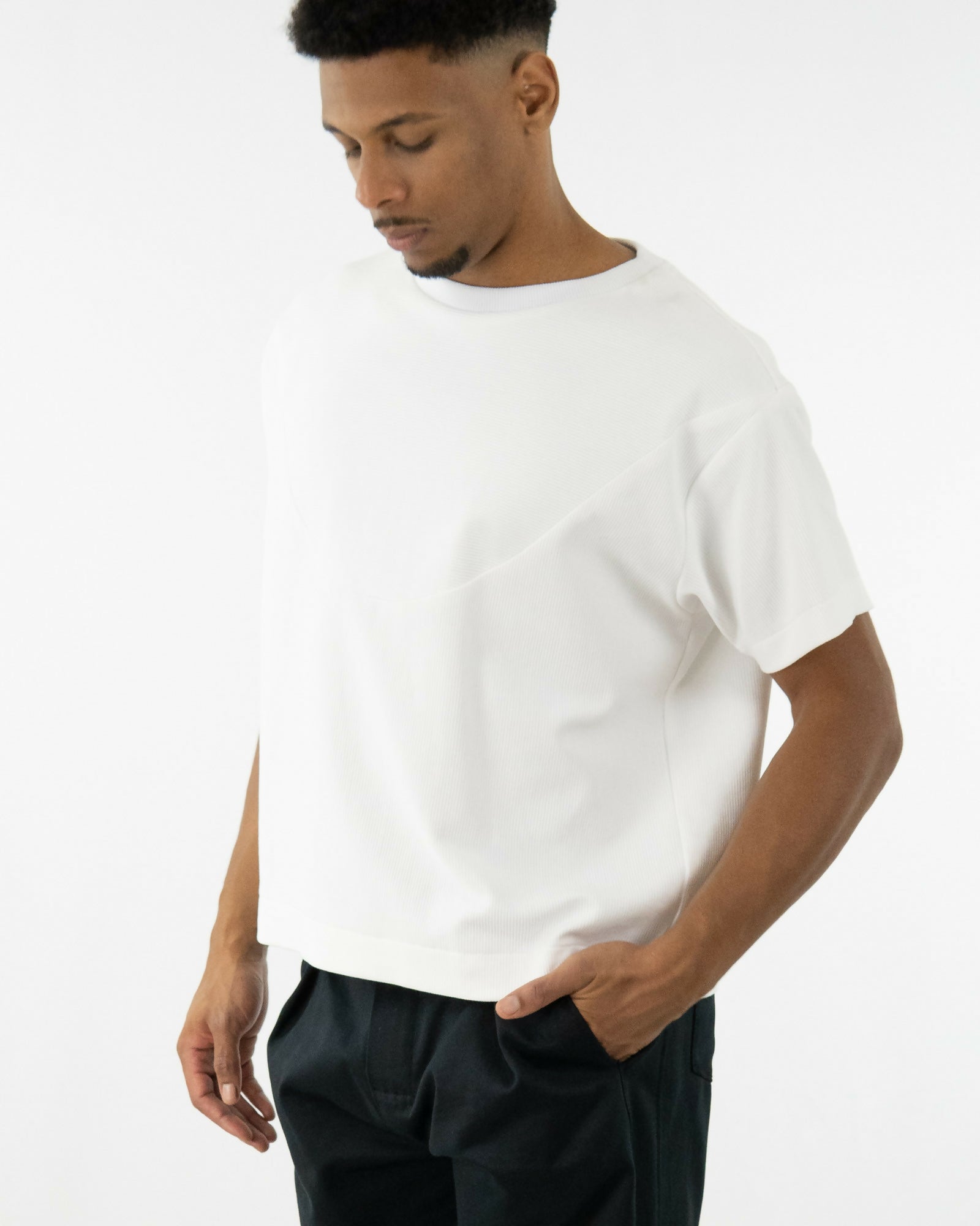 OF44_HK_Rib Circle Shirt White + Bundfaltenhose --13