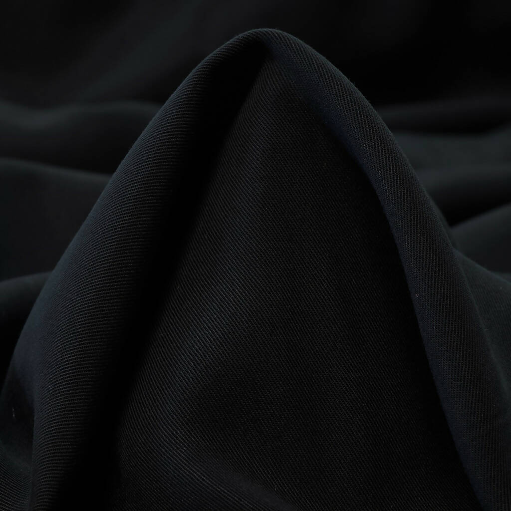 Hose schwarz aus TENCEL™ AVEN.I - handgefertigt in Deutschland | VAELU