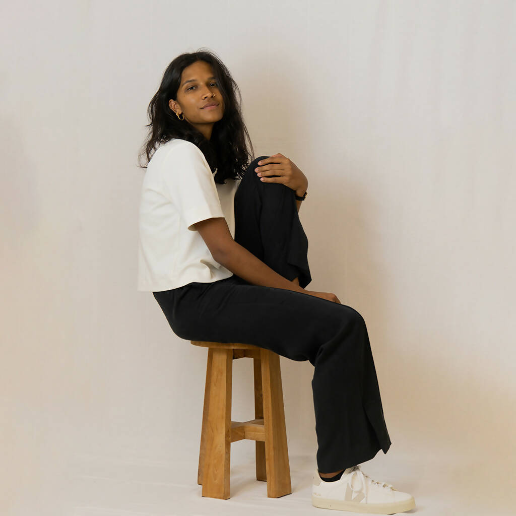 Hose schwarz aus TENCEL™ AVEN.I - handgefertigt in Deutschland | VAELU