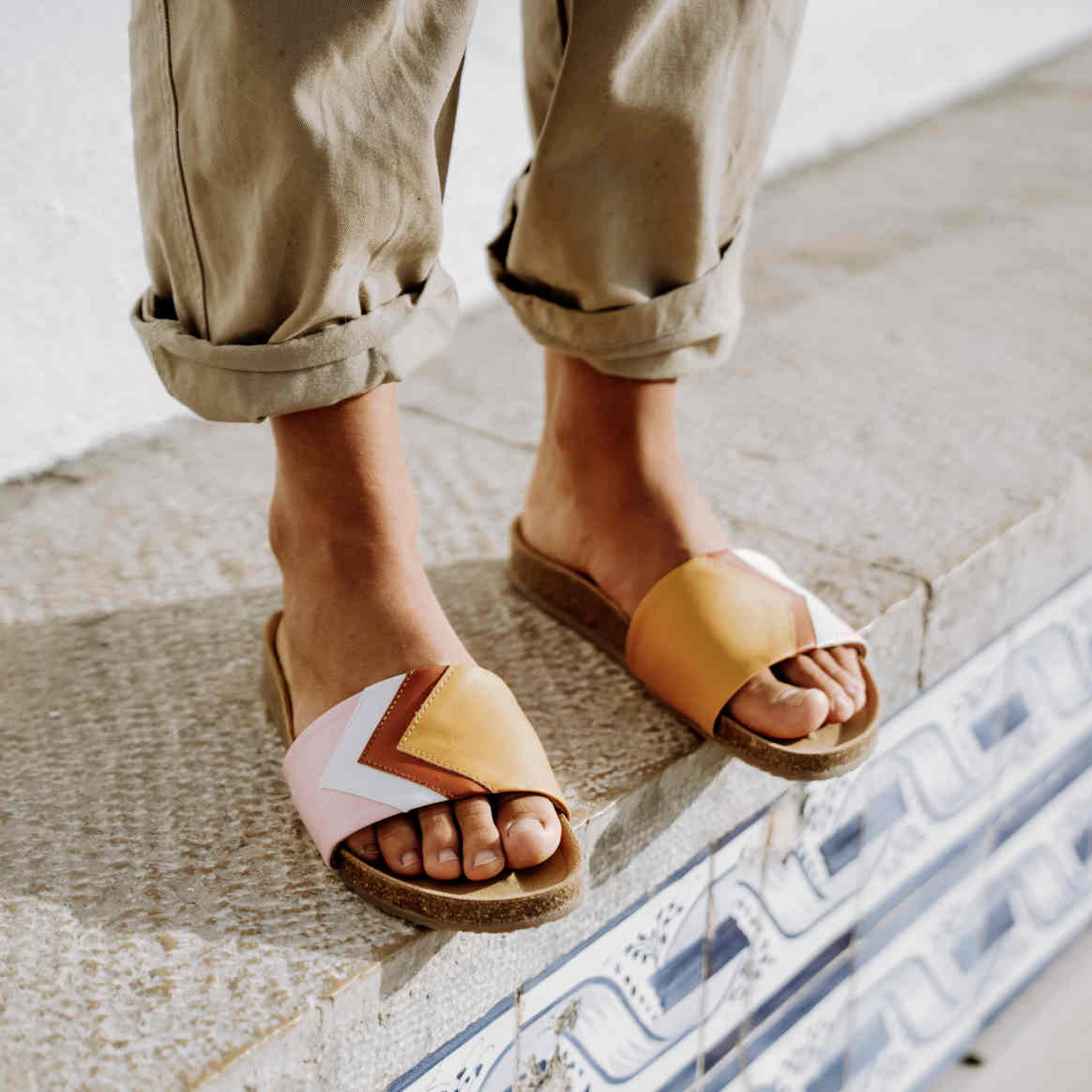 'DAWN' - Gelbe Sandalen in Senf, Terracotta, Weiß, Rosa - vegan