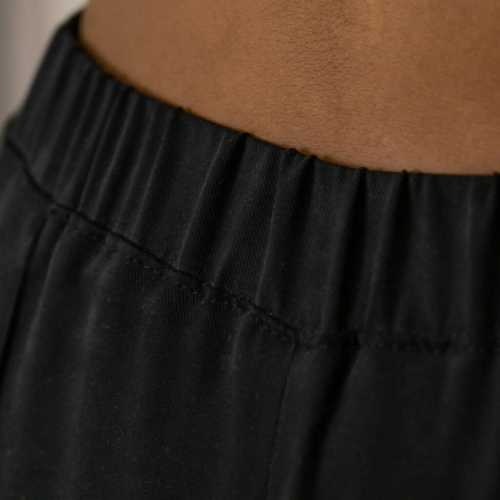Hose schwarz aus TENCEL™ AVEN.I - handgefertigt in Deutschland | VAELU