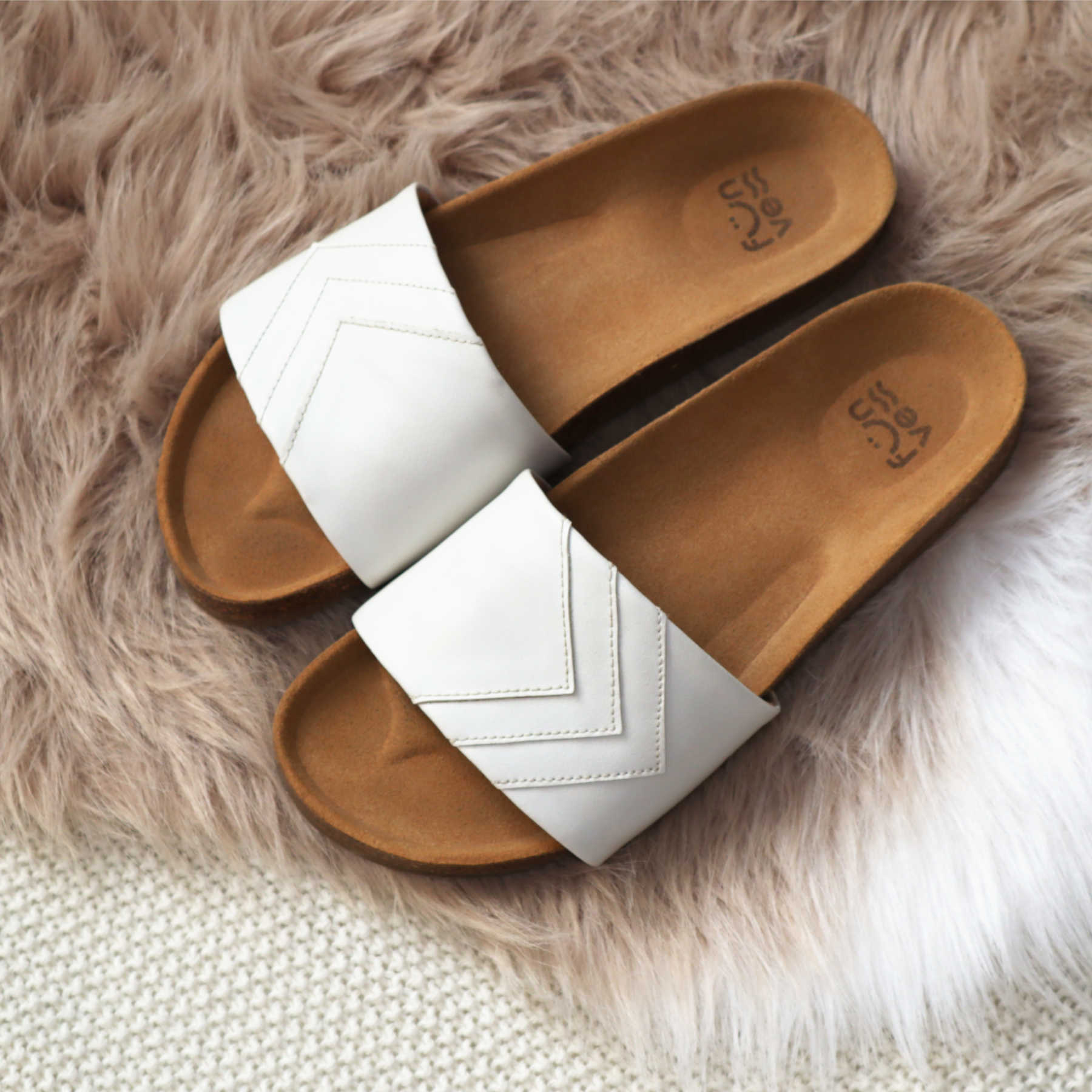 'YANG' - Weiße Sandalen, monochrom, vegan