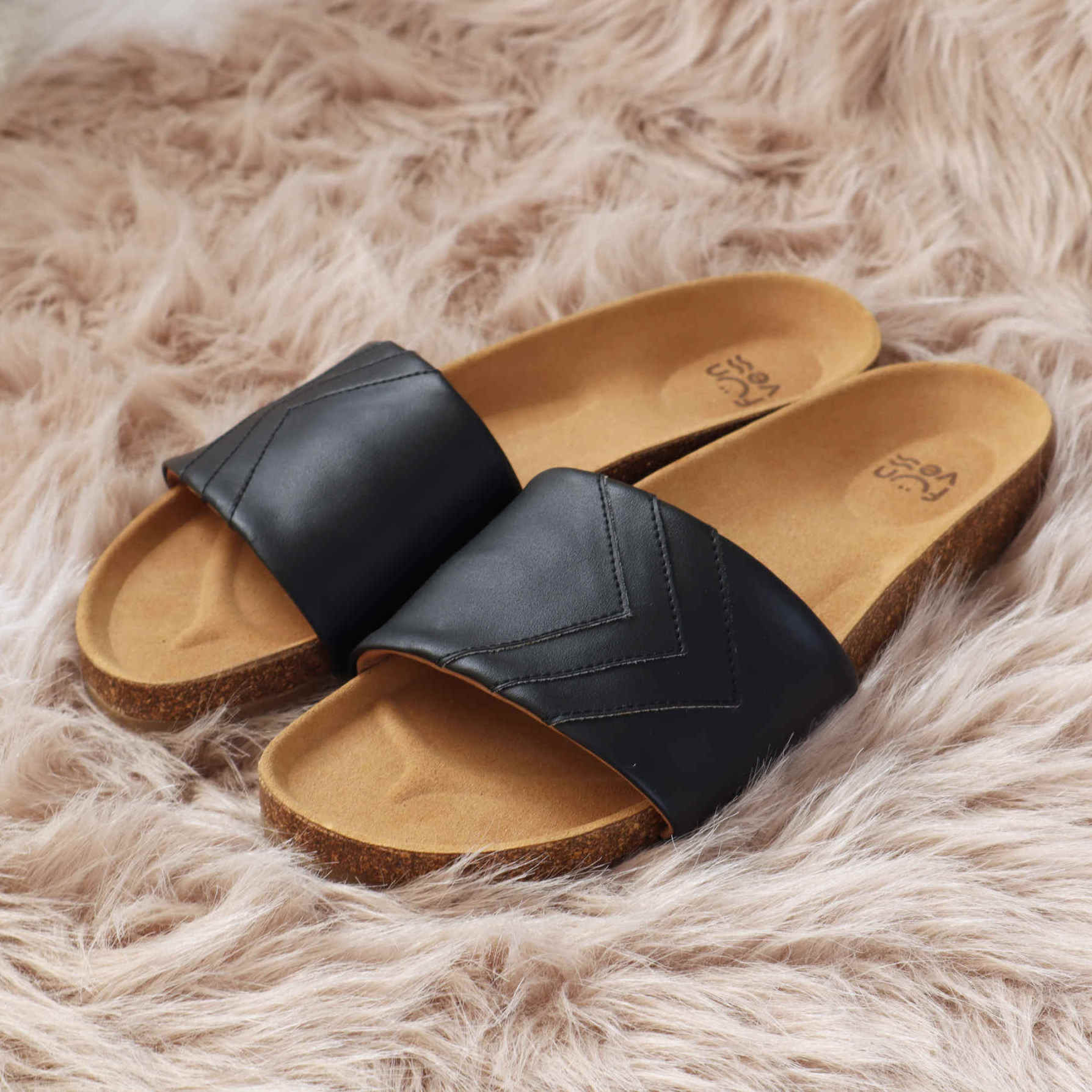 'YIN' - Schwarze Sandalen, monochrom, vegan