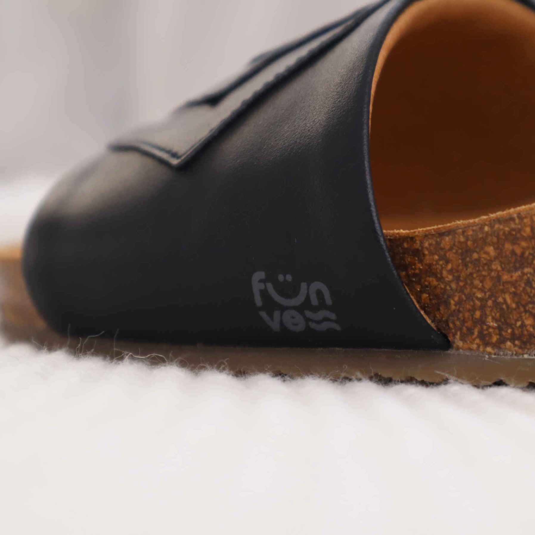 'YIN' - Schwarze Sandalen, monochrom, vegan