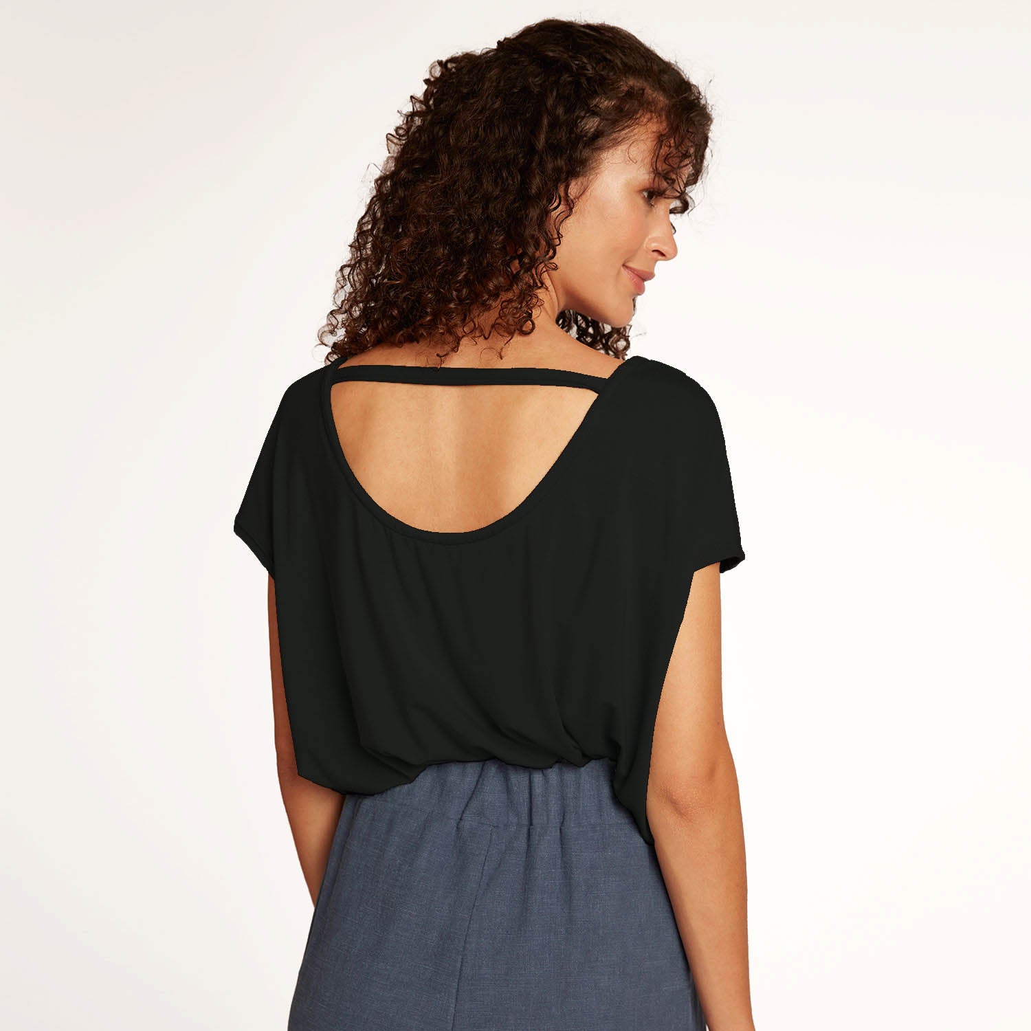 Rückenfreies Shirt FARI schwarz aus TENCEL® Modal Jersey