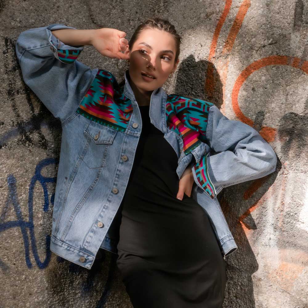 Boho-Jeansjacke aus den Anden- fair und nachhaltig. 