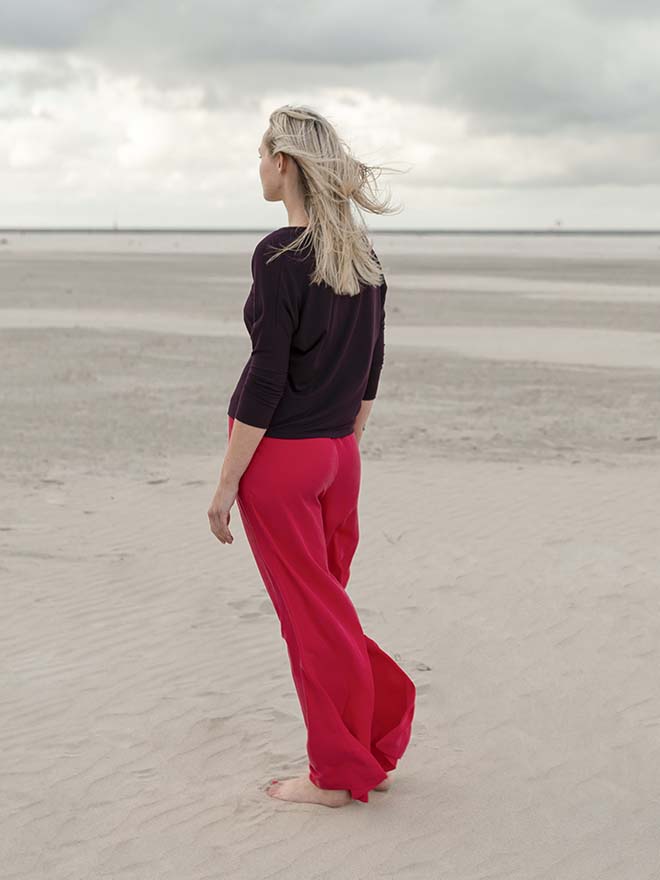 Zero Waste V-Neck Shirt – aus  weichem Modal in Burgundy
