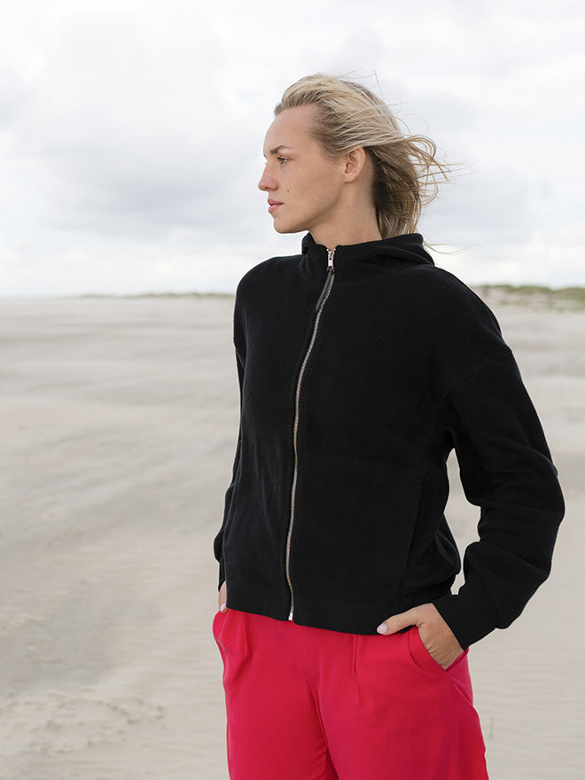 LIV Fleecejacke – soft & cozy aus Bio-Baumwolle in Schwarz