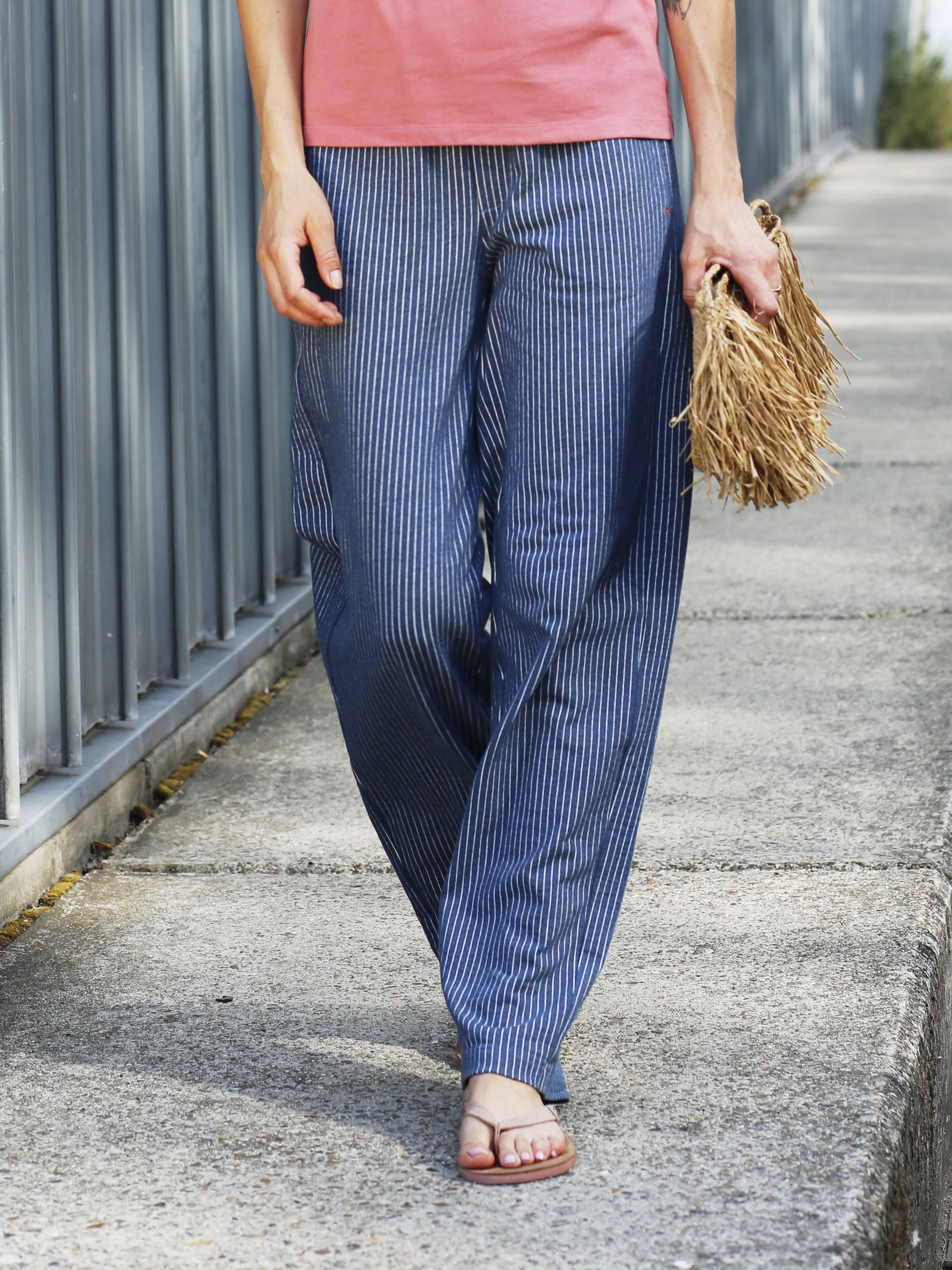 Hose Breeze mit Nadelstreifen und Bio-Baumwolle in blau-weiß