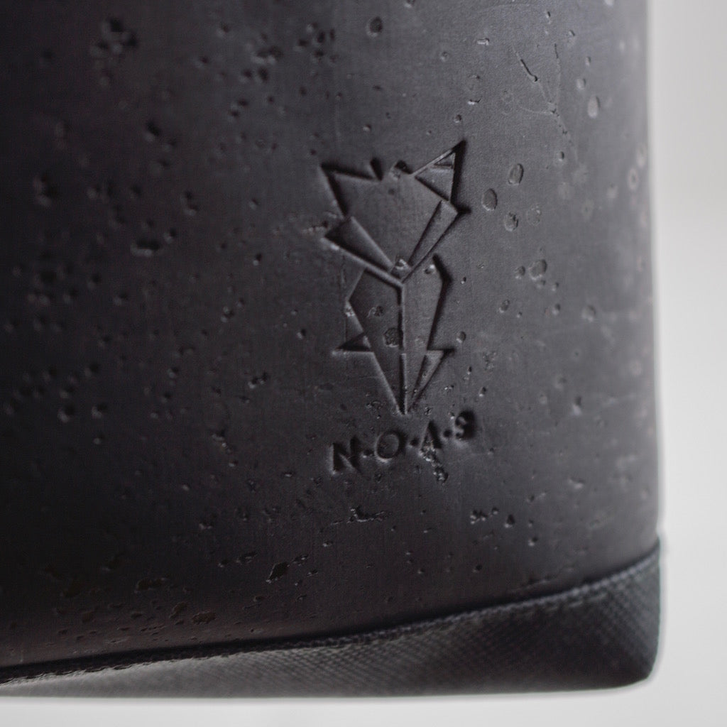 Großer Rolltop Rucksack Kork Schwarz Canvas Waldgrün mit Laptopfach - vegan und handgefertigt in Berlin | NOAS