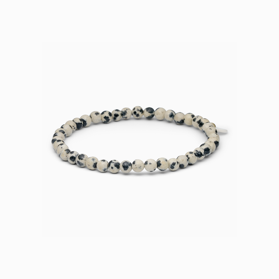 schwarz-weißes Edelsteinarmband mit 4mm Perlen aus Dalmatiner Jaspis von der dänischen Marke Soi