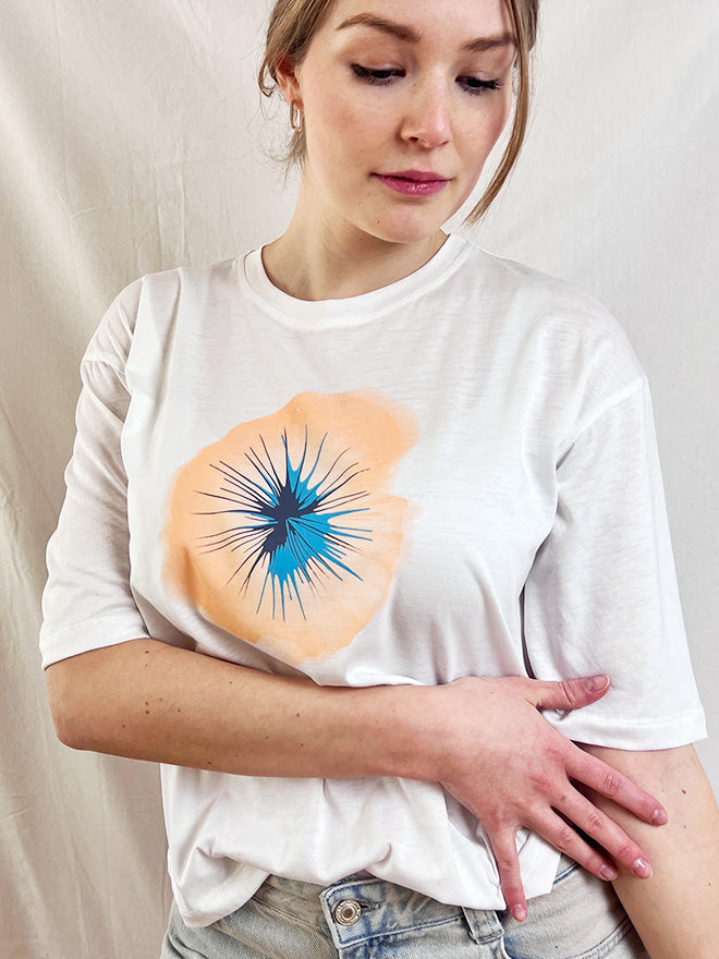 EHMI T-Shirt – Loose Fit in Weiß mit Blume