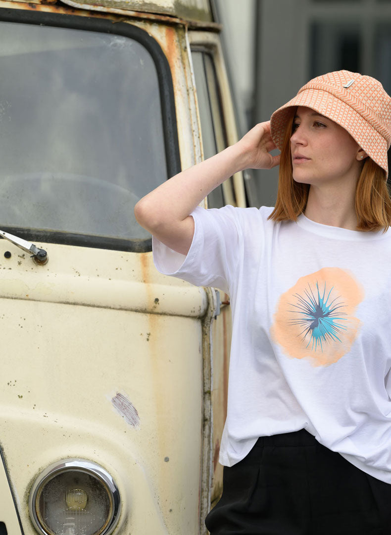 EHMI T-Shirt – Loose Fit in Weiß mit Blume