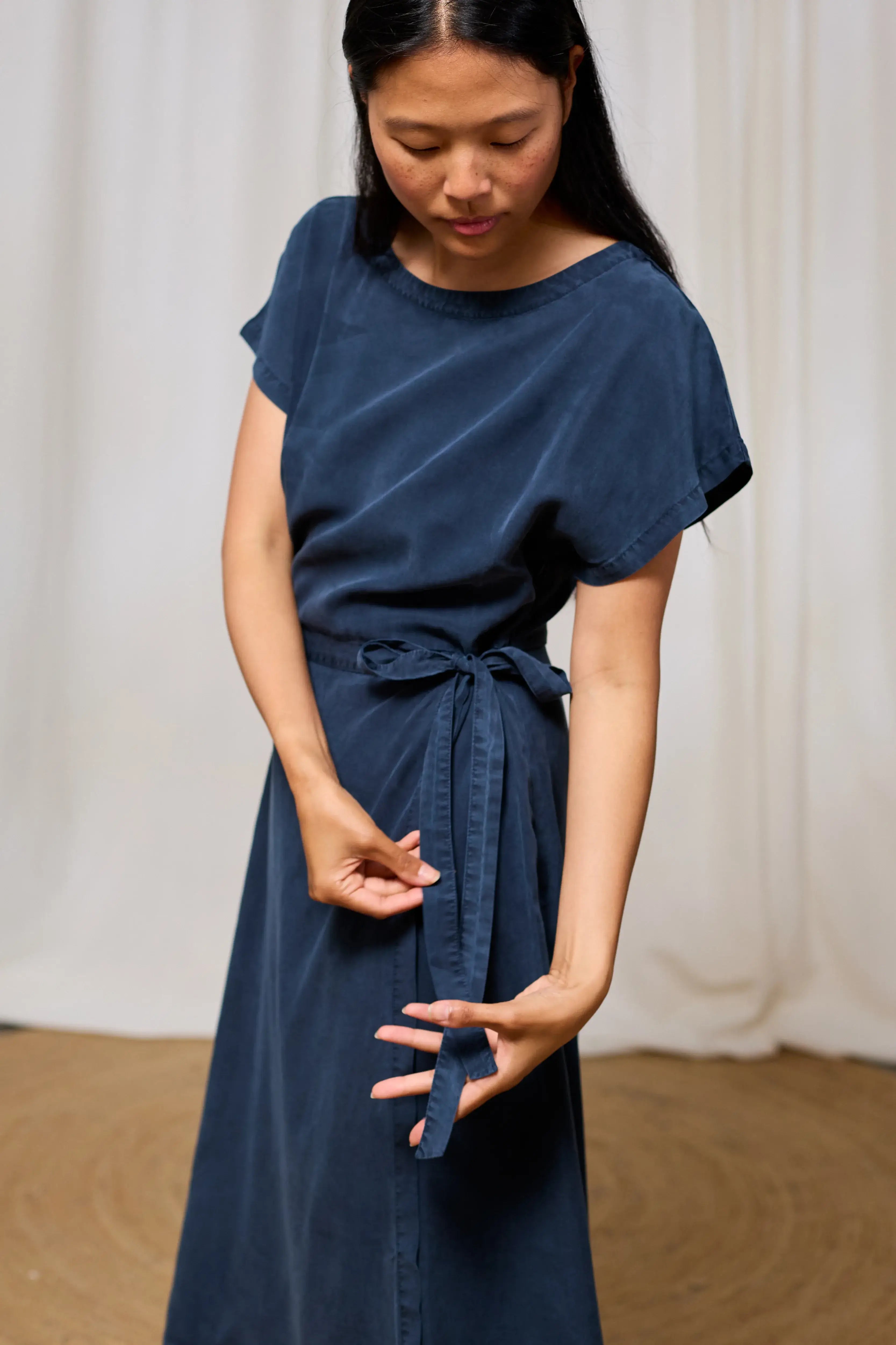 Kleid Comte Tencel navy Twothirds Detail Schleife