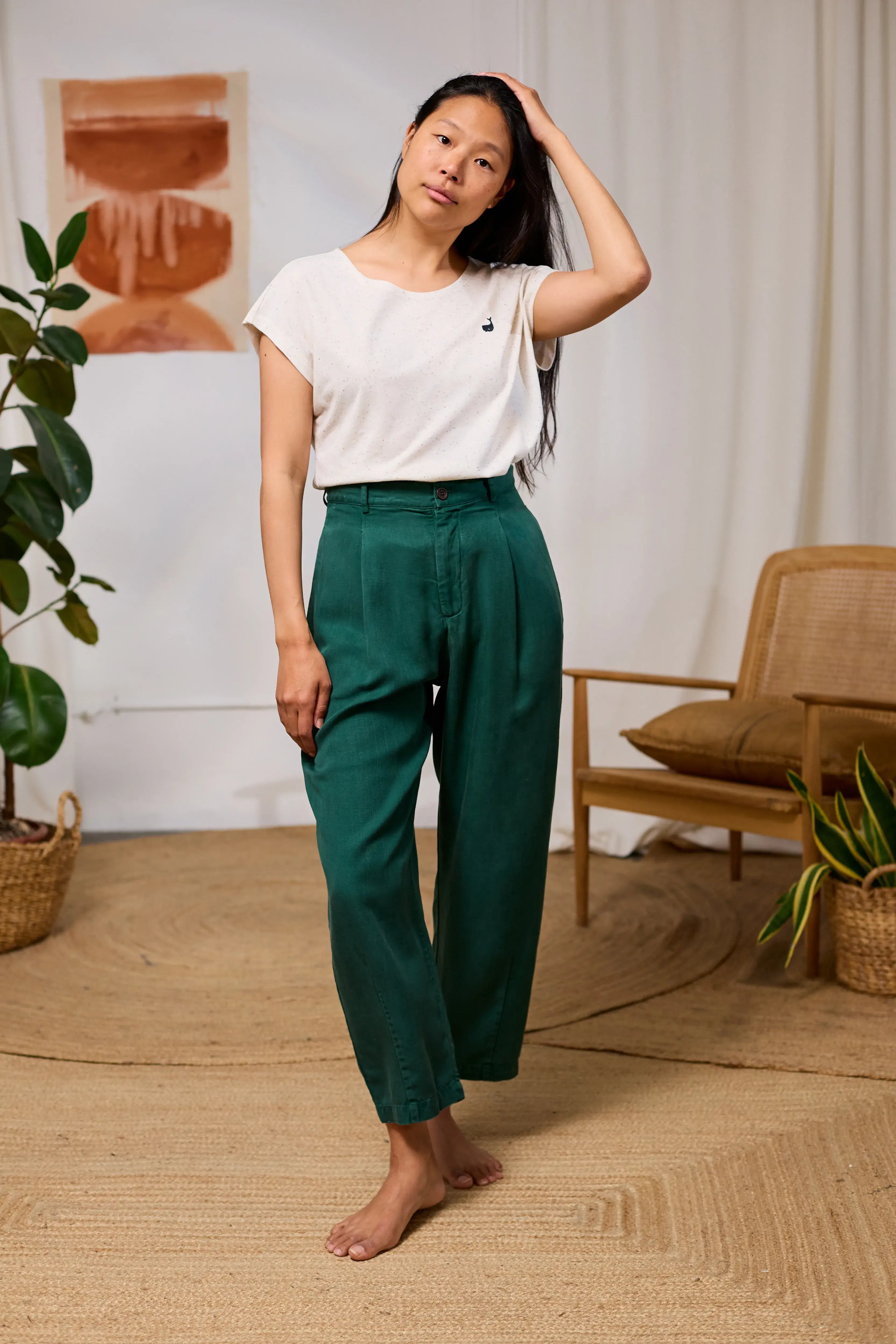Damen T-Shirt weiß multicolor neps Twothirds mit grüner Hose
