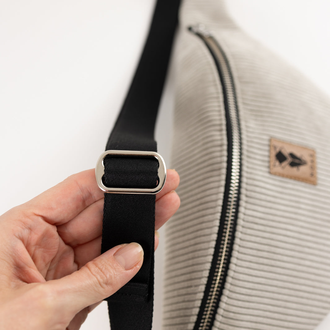 Bauchtasche CORD Greige Size L - vegan und handgefertigt in Berlin | NOAS
