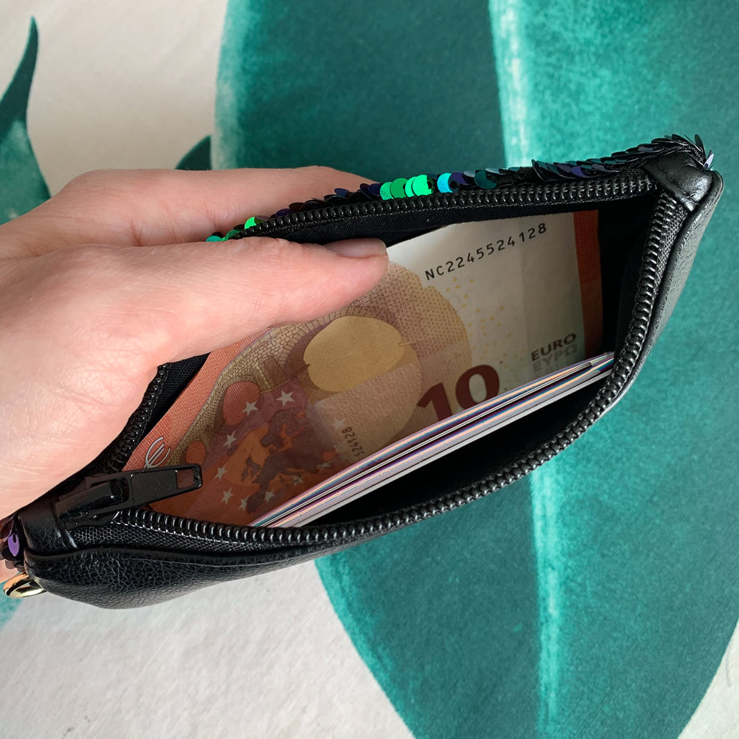 NOAS Mini-Geldbörse – Schwarz mit Wendepailletten und Kartenfächern