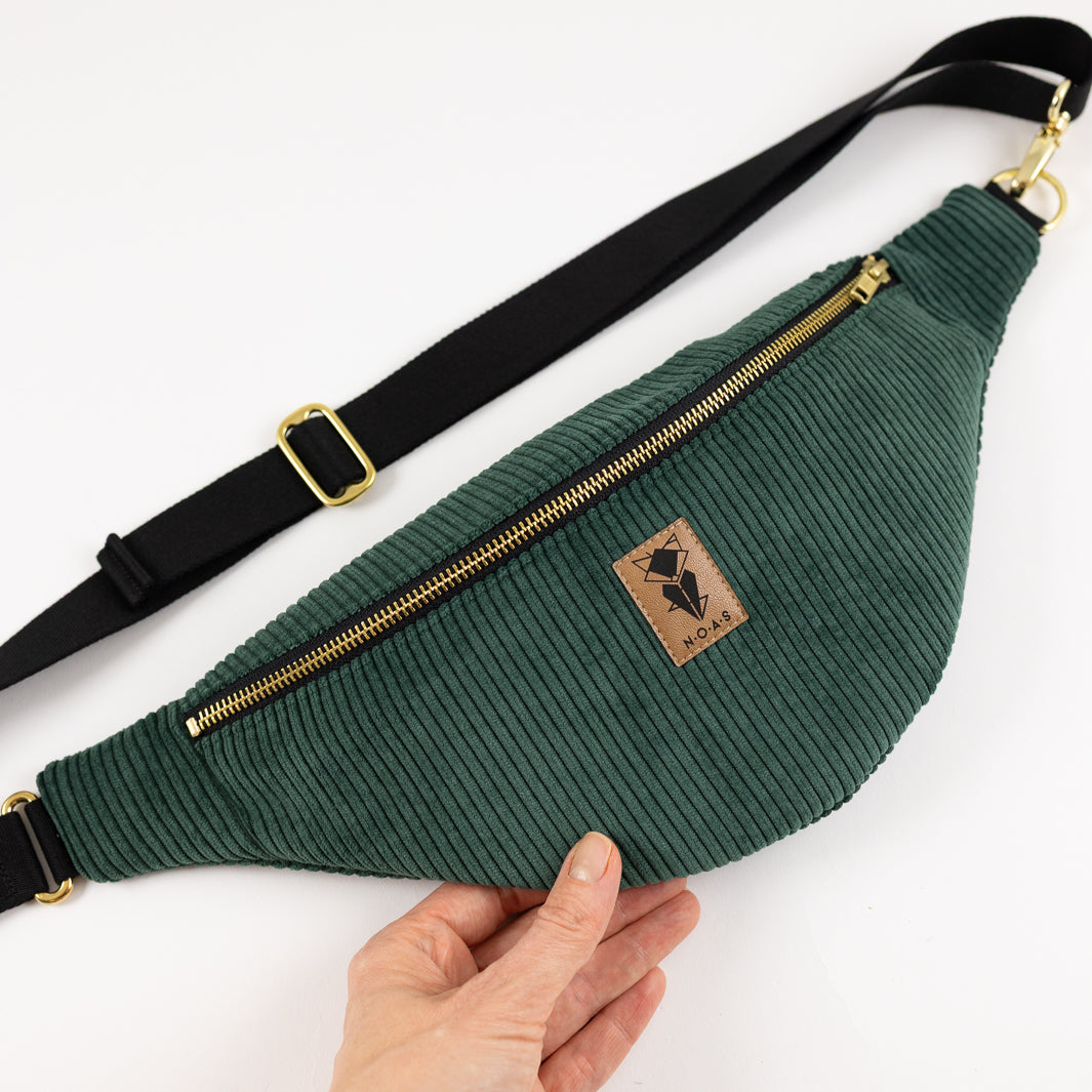 Bauchtasche CORD Waldgrün Size L - vegan und handgefertigt in Berlin | NOAS Berlin