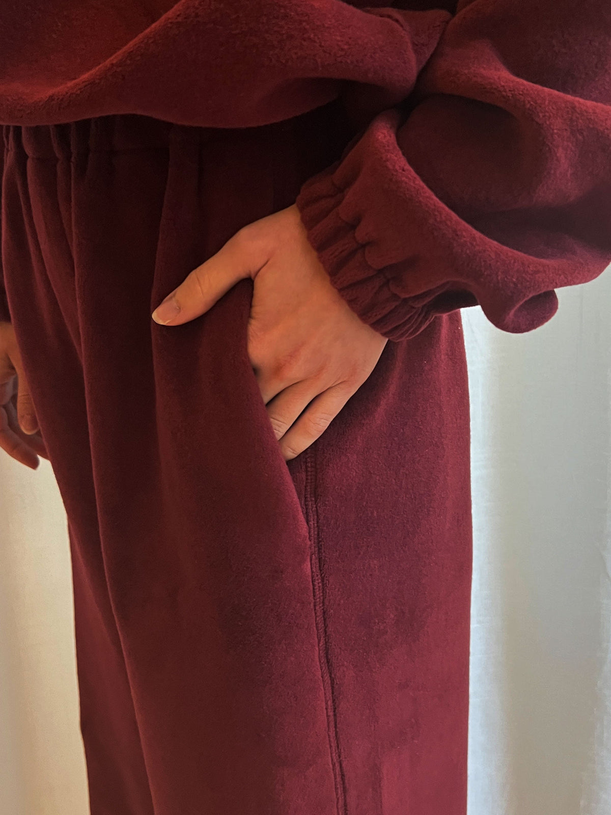 Lässige Hose Marit aus weichem Baumwoll-Fleece in Bordeaux | sweersocean