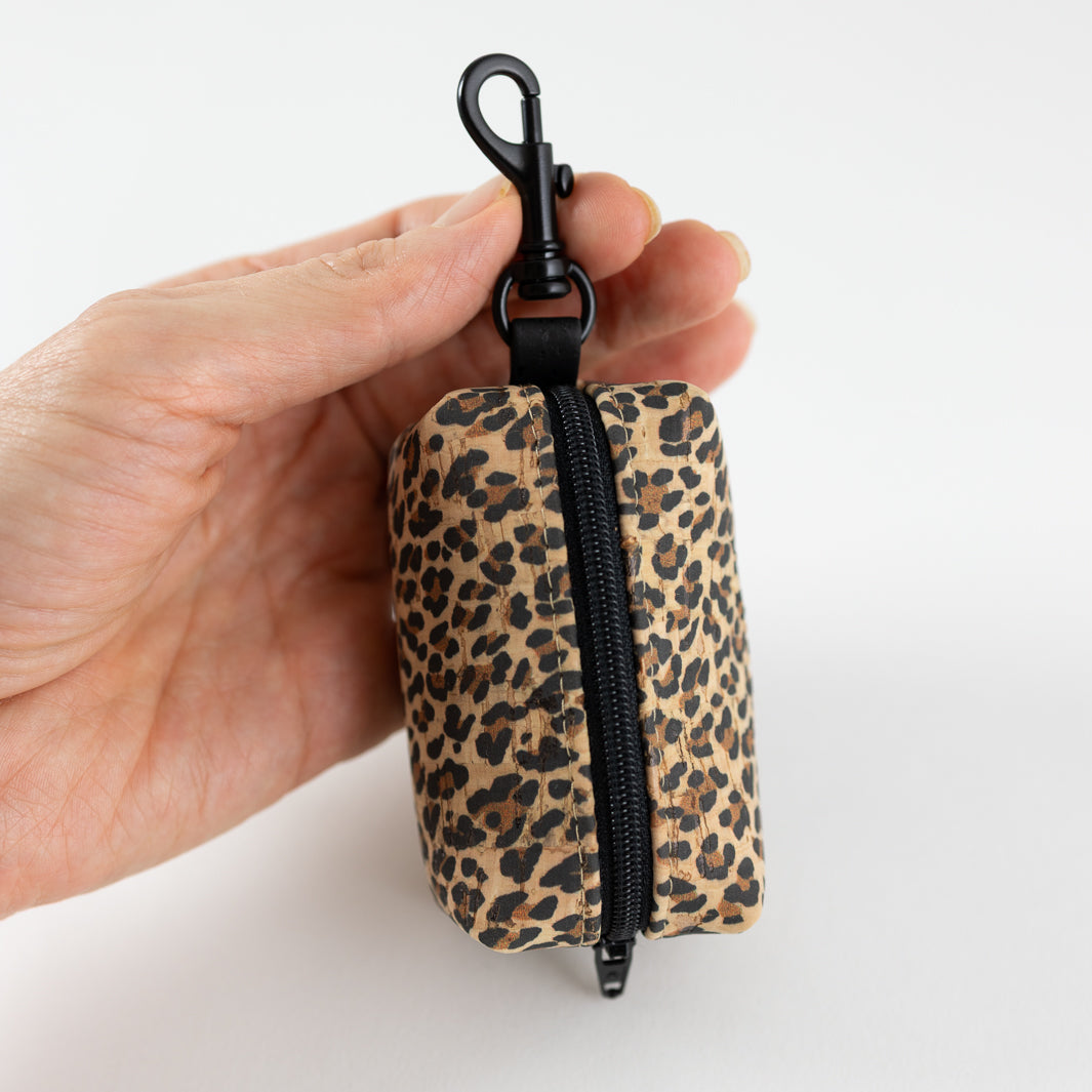 NOAS Mini-Tasche für Hundekotbeutel – Kork Leo