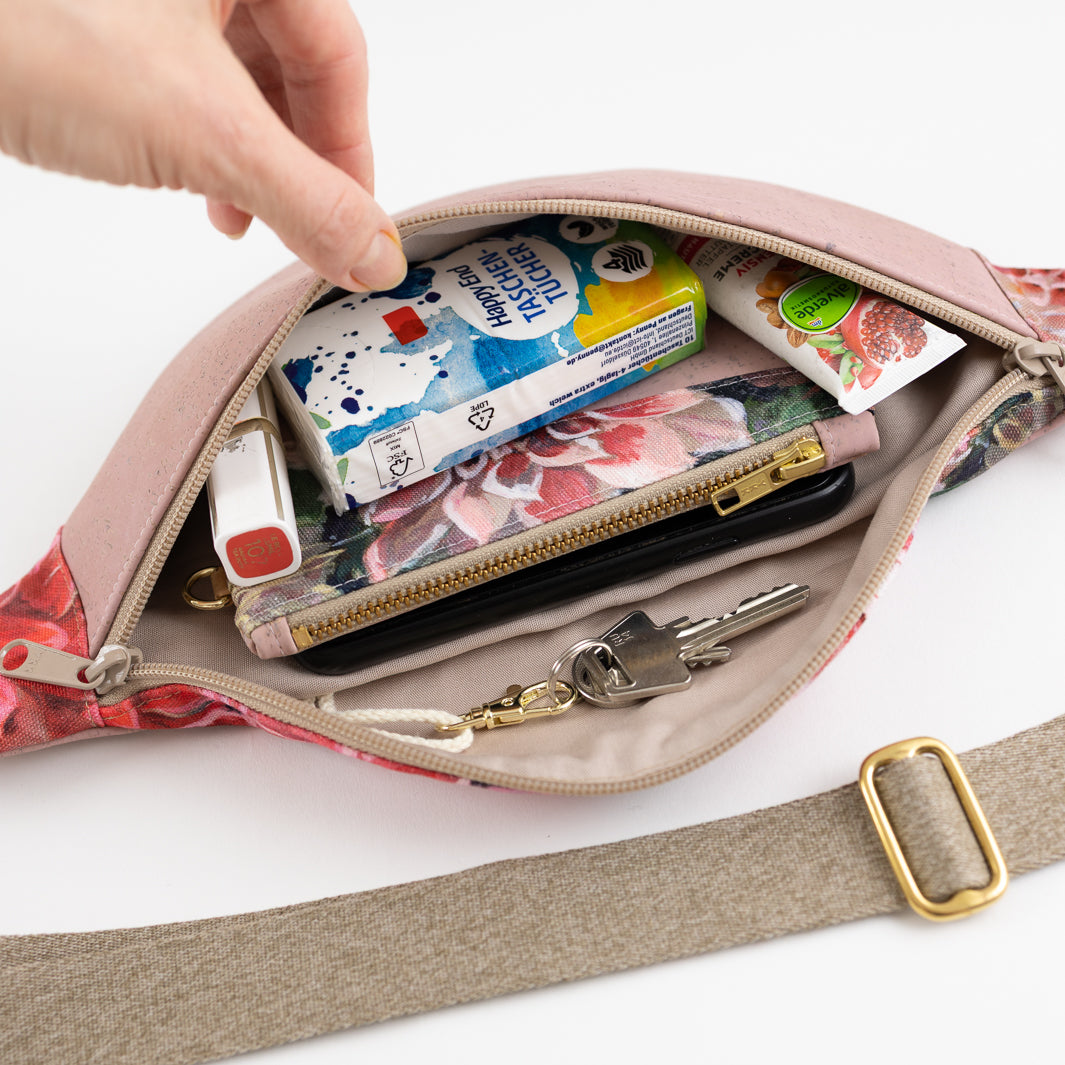 Bauchtasche Kork Rosa Spring Blossom Size M  - vegan und handgefertigt in Berlin | NOAS