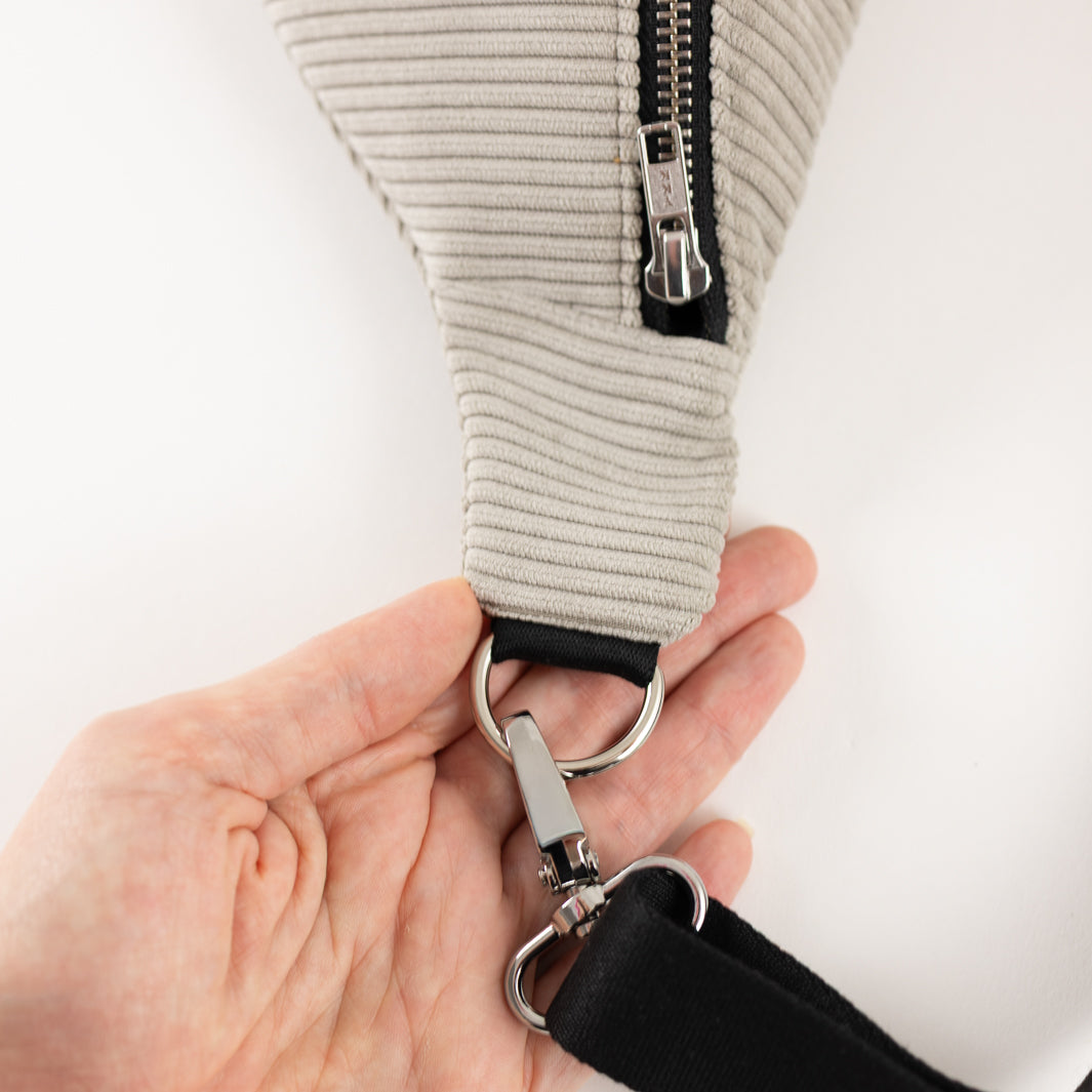 Bauchtasche CORD Greige Size L - vegan und handgefertigt in Berlin | NOAS