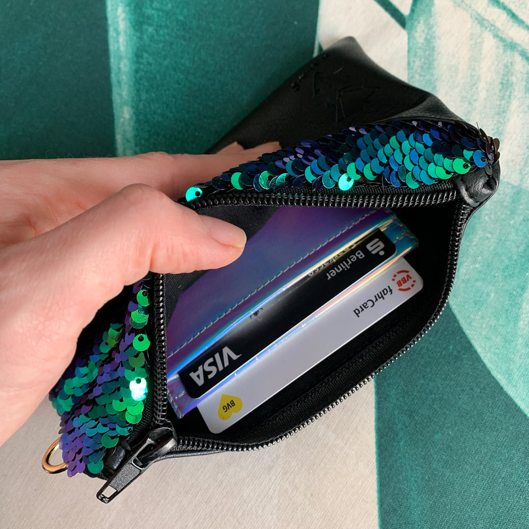 NOAS Mini-Geldbörse – Schwarz mit Wendepailletten und Kartenfächern