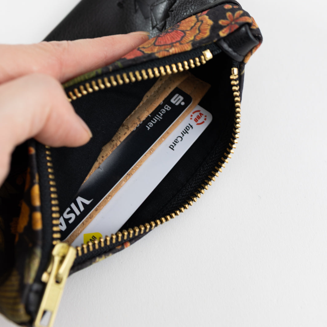 Kork-Mini-Tasche All Black - vegan und handgefertigt in Berlin | NOAS