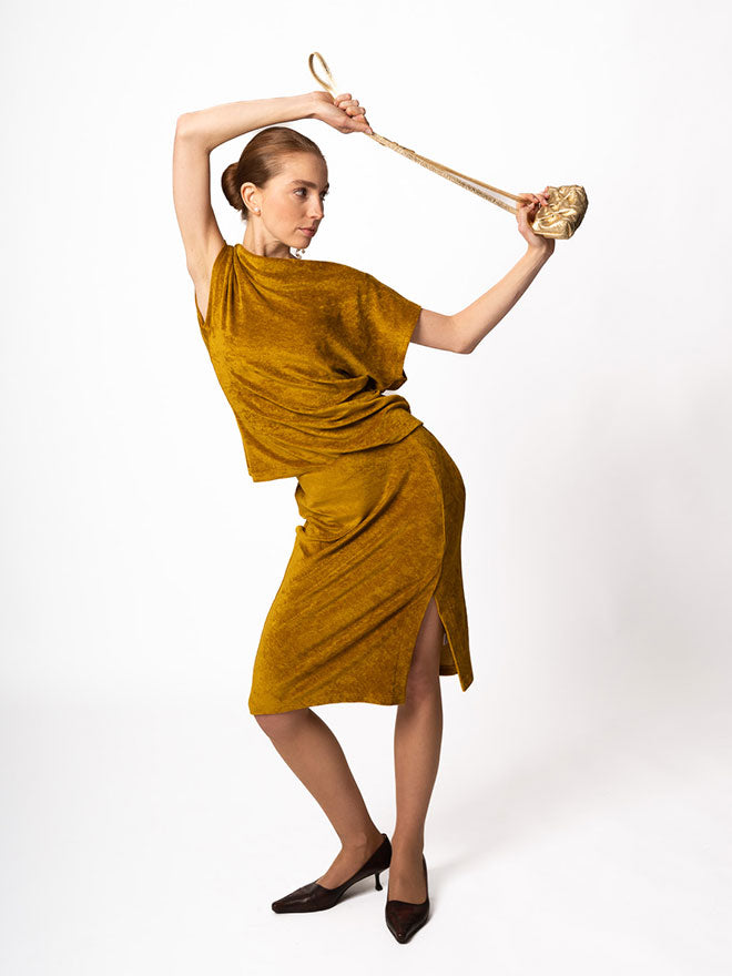 MASHA - schmaler Rock aus Haute Couture-Samt in Gold