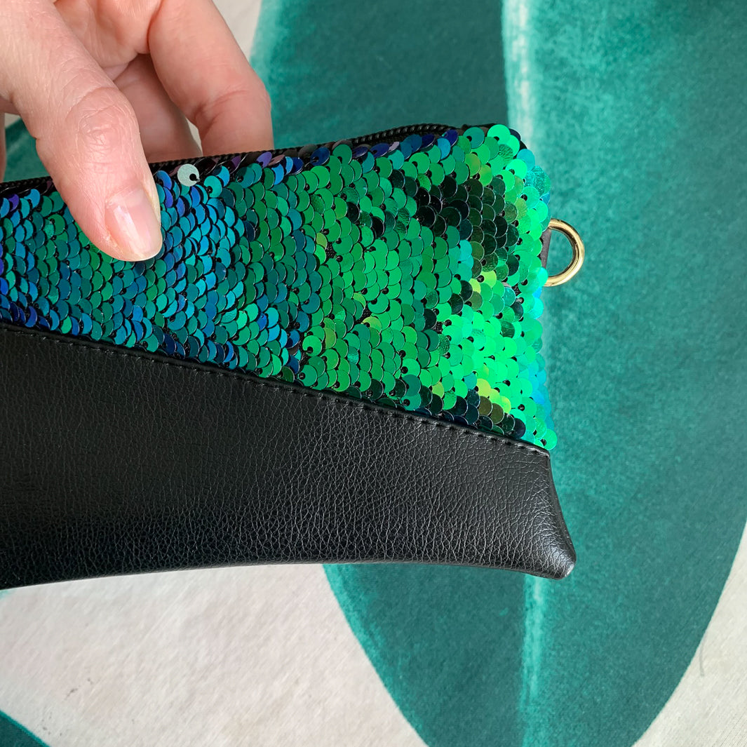 NOAS Mini-Geldbörse – Schwarz mit Wendepailletten und Kartenfächern