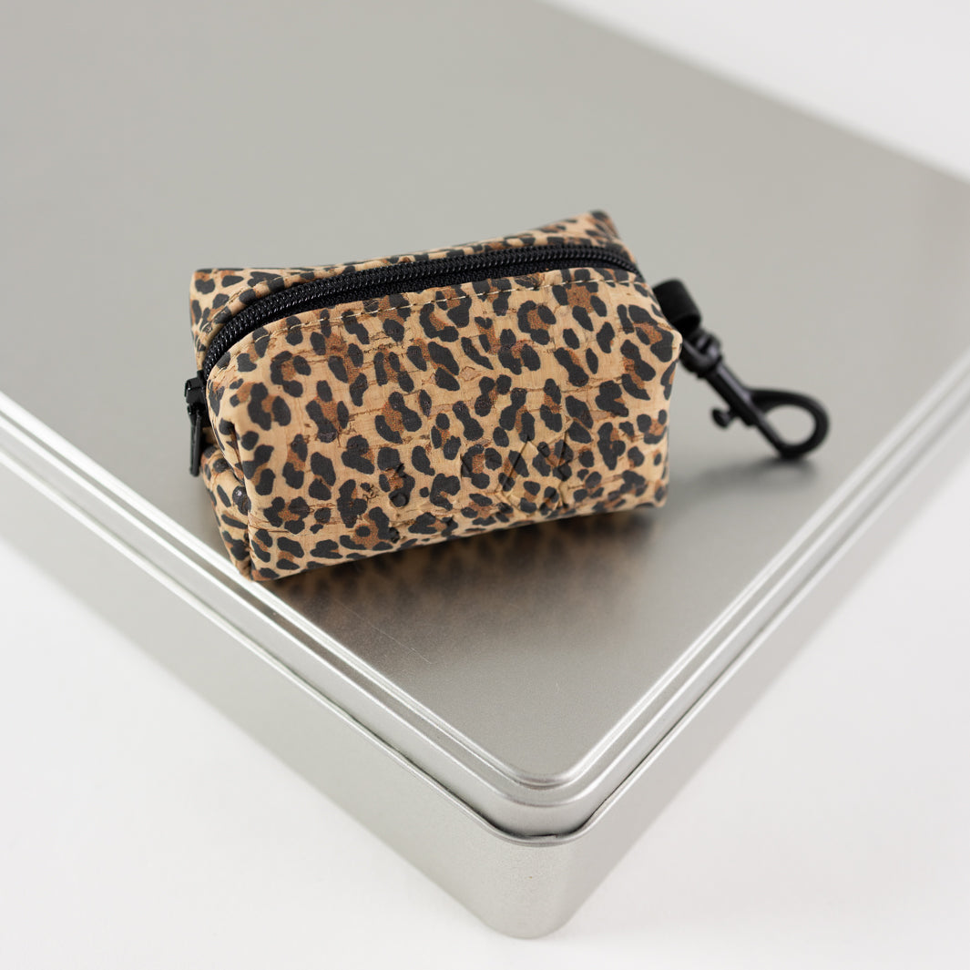 NOAS Mini-Tasche für Hundekotbeutel – Kork Leo