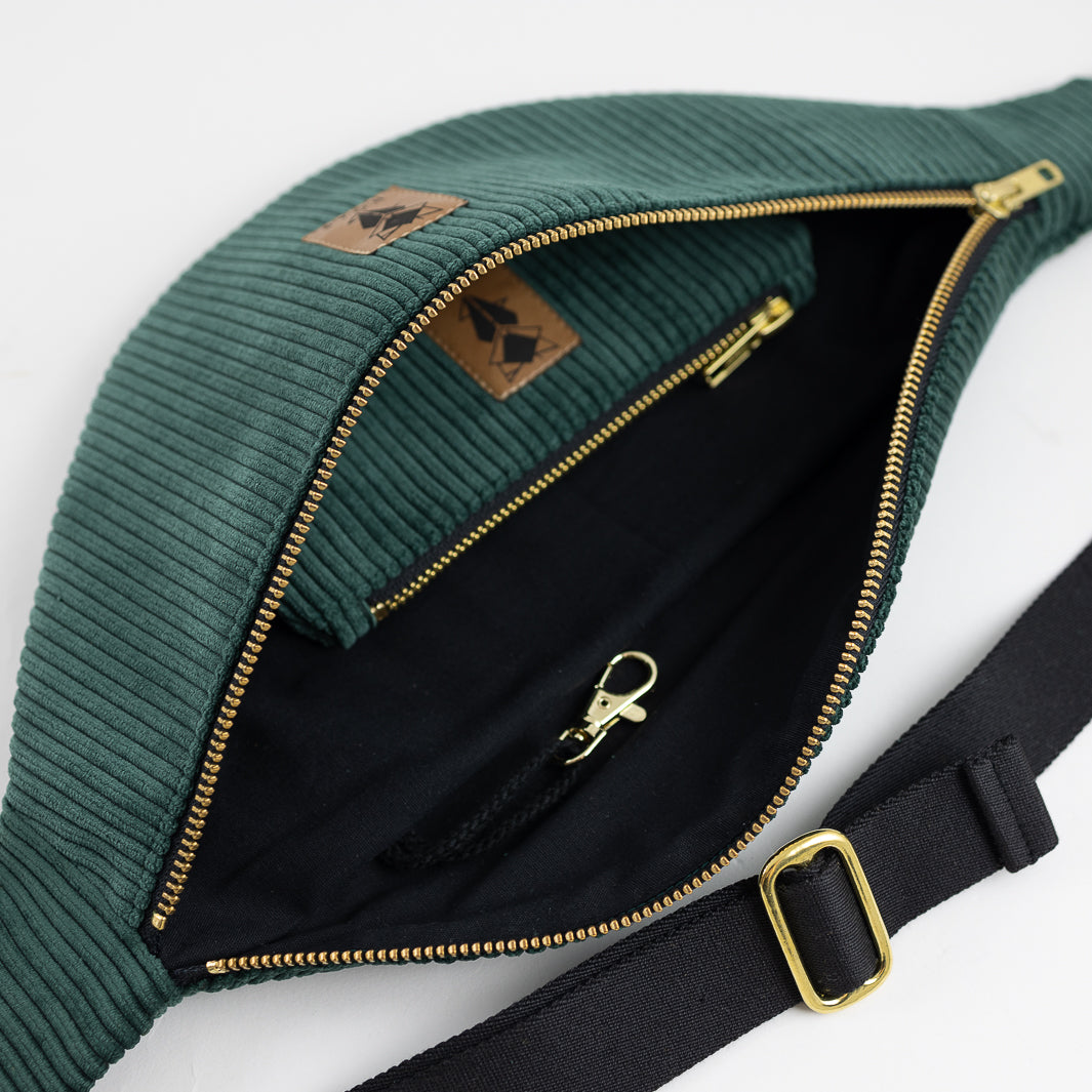 Bauchtasche CORD Waldgrün Size L - vegan und handgefertigt in Berlin | NOAS Berlin