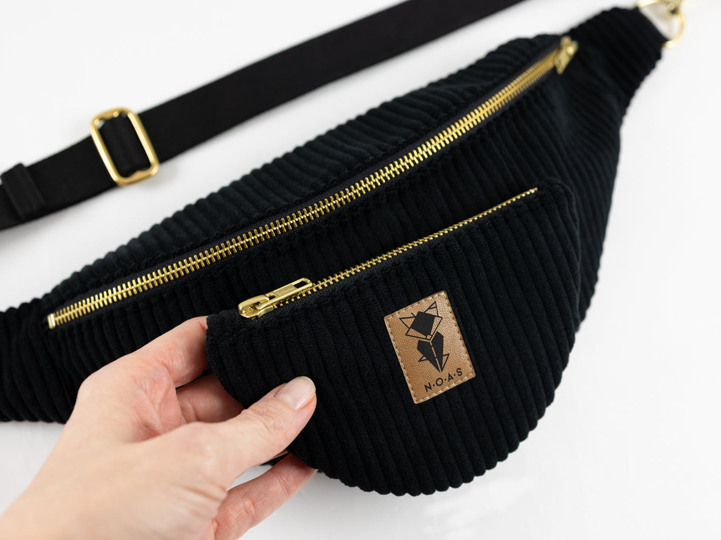 Bauchtasche CORD Schwarz Size L - vegan und handgefertigt in Berlin | NOAS