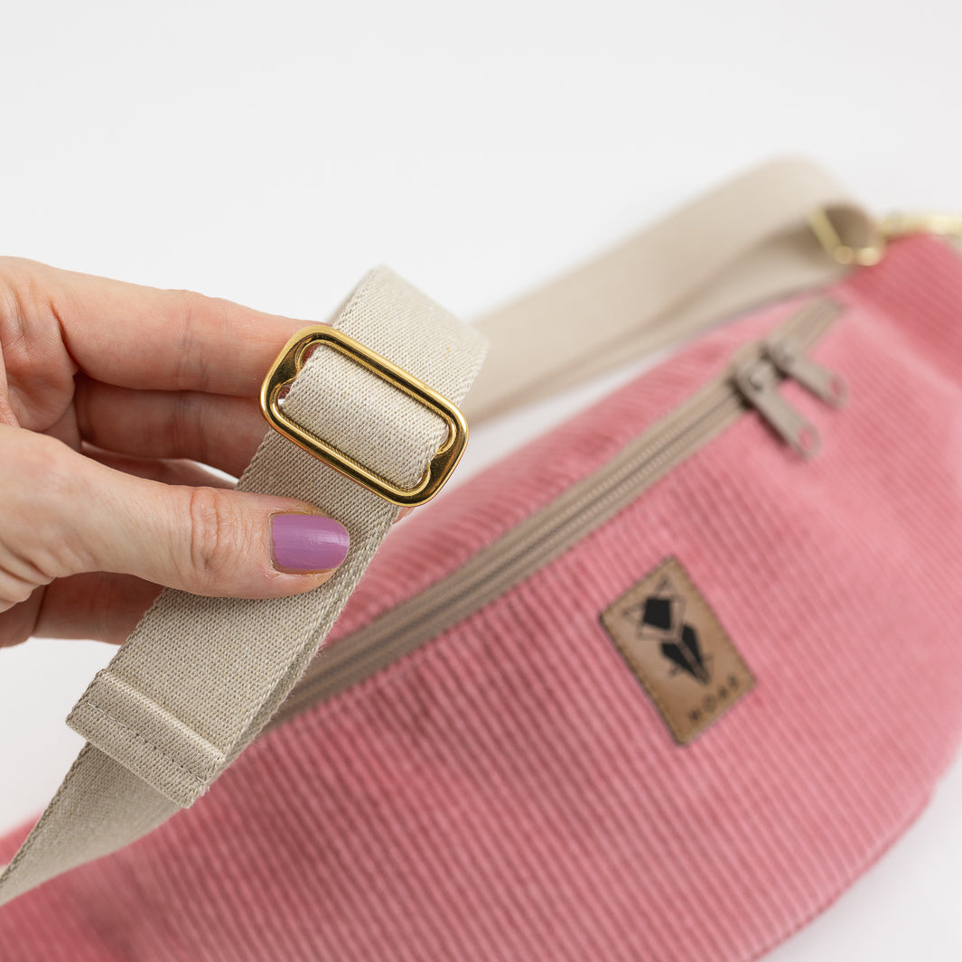 Bauchtasche Cord Bubblegum Size M - vegan und handgefertigt in Berlin | NOAS