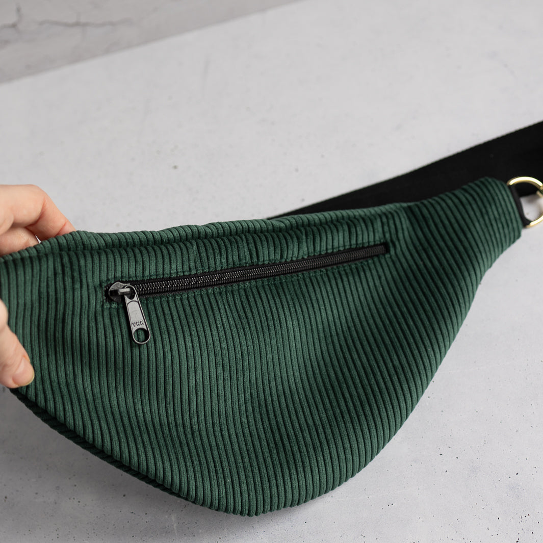 Bauchtasche CORD Waldgrün Size L - vegan und handgefertigt in Berlin | NOAS Berlin
