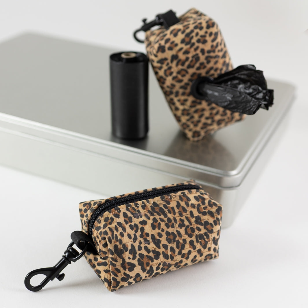 NOAS Mini-Tasche für Hundekotbeutel – Kork Leo