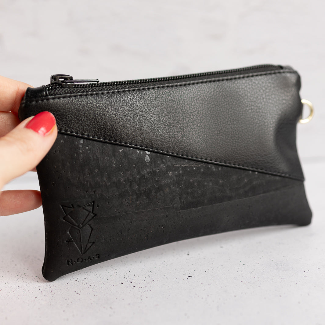 Kork-Mini-Tasche All Black - vegan und handgefertigt in Berlin | NOAS