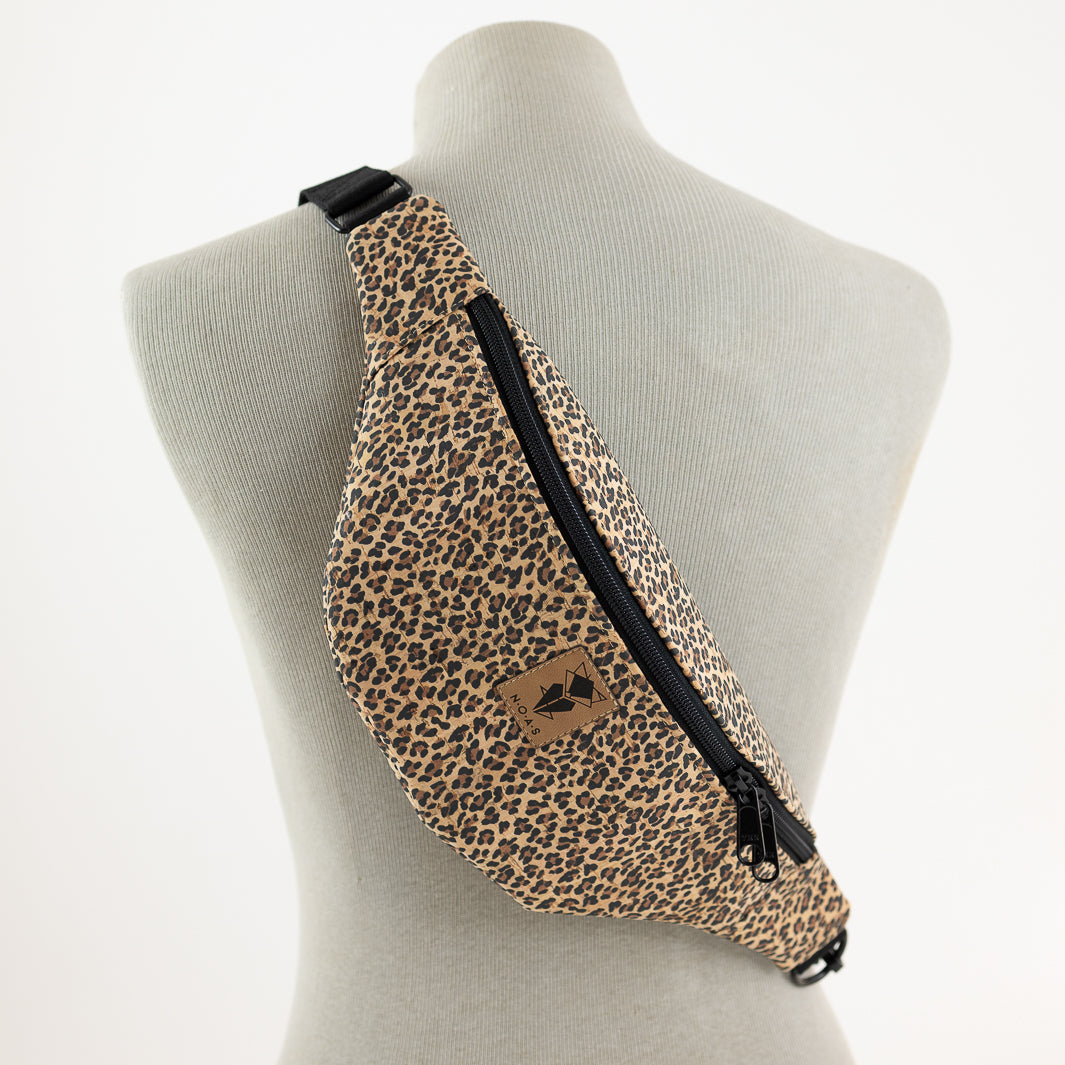 Bauchtasche Kork LEO Size M - vegan und handgefertigt in Berlin | NOAS