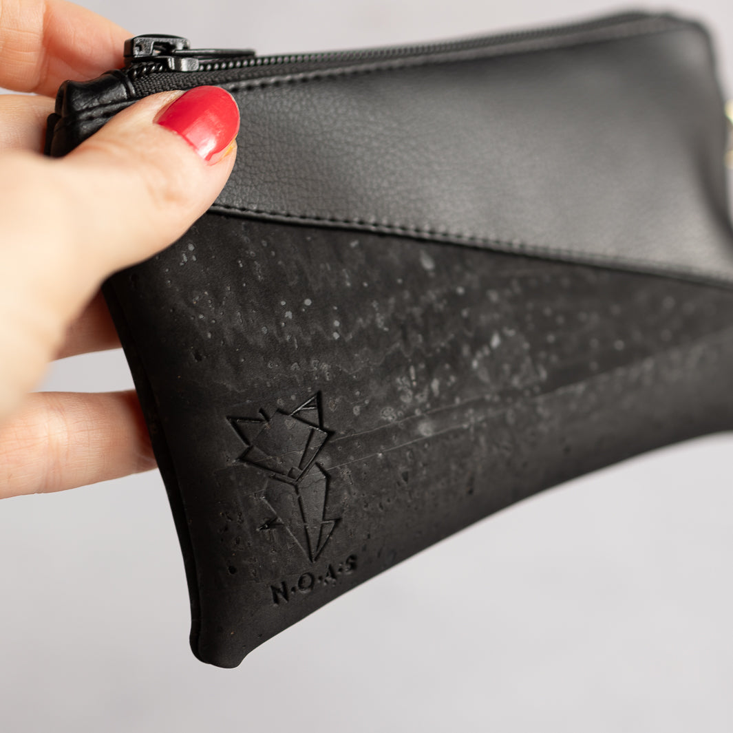 Kork-Mini-Tasche All Black - vegan und handgefertigt in Berlin | NOAS