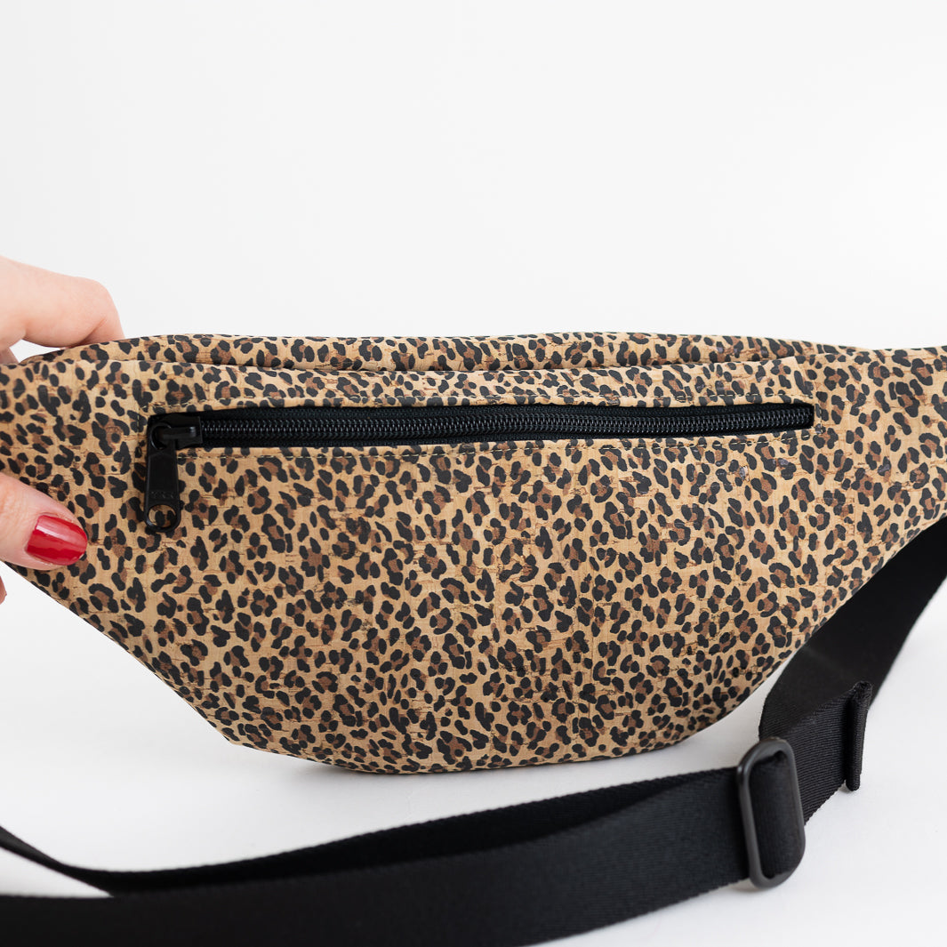 Bauchtasche Kork LEO Size M - vegan und handgefertigt in Berlin | NOAS
