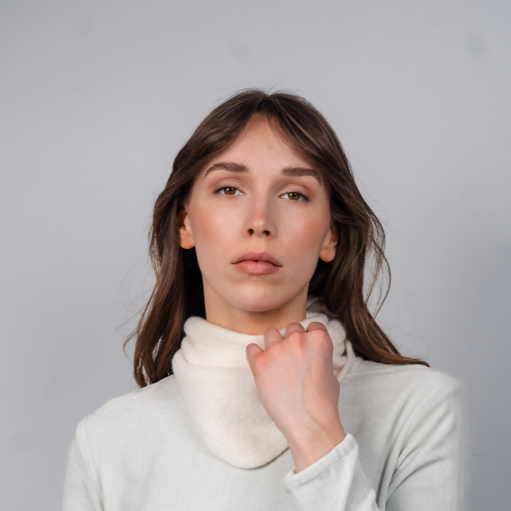 Dreickstuch MINI TRIANGLE Pure White - handgefertigt in Berlin | Freiberg