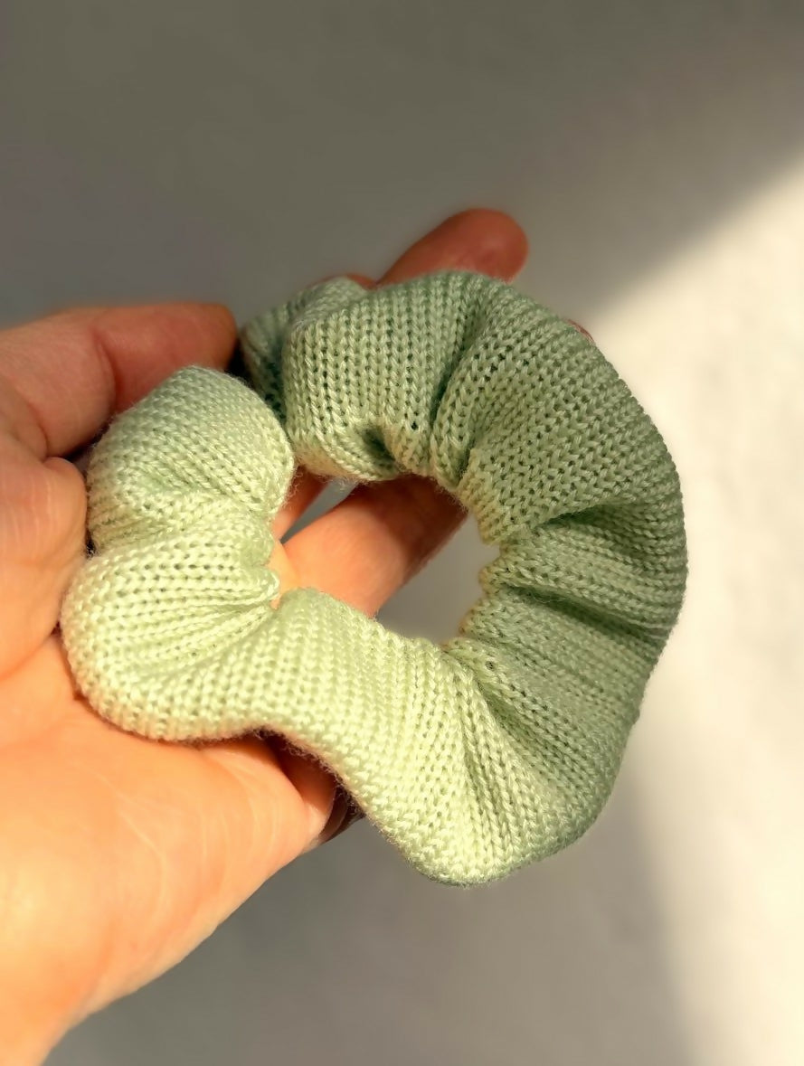 Strick Scrunchie Pale Green Merinowolle - handgefertigt in Berlin | Freiberg