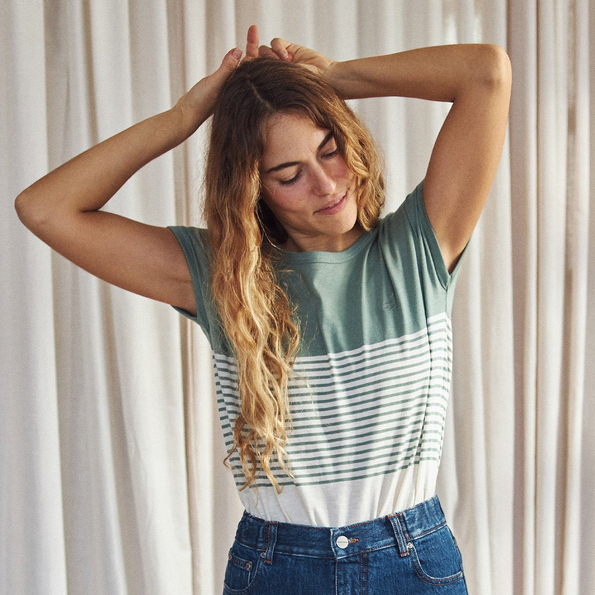 T-Shirt Molene sage green gestreift aus Bio-Baumwolle – TWOTHIRDS