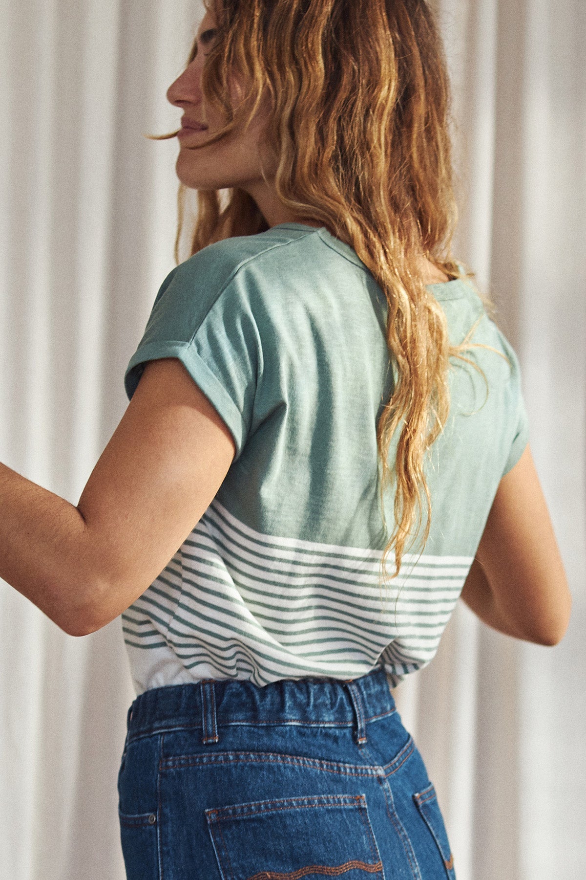 T-Shirt Molene sage green gestreift – TWOTHIRDS Rückenansicht