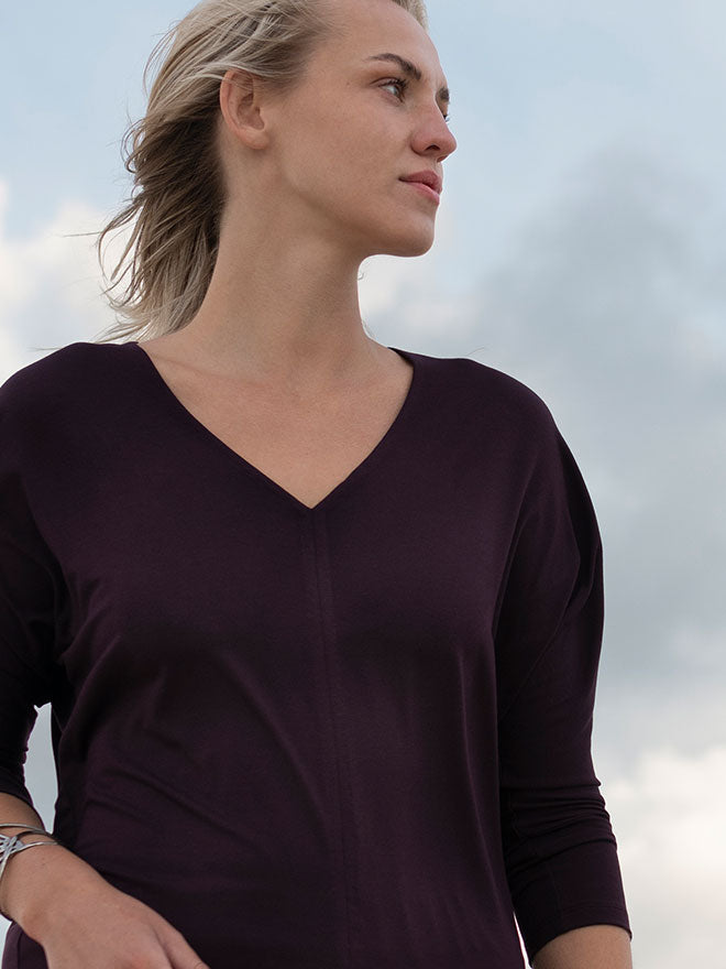 Zero Waste V-Neck Shirt – aus  weichem Modal in Burgundy