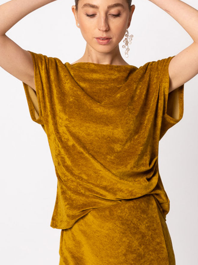 ZOE - lockeres Top aus Haute Couture-Samt in Gold